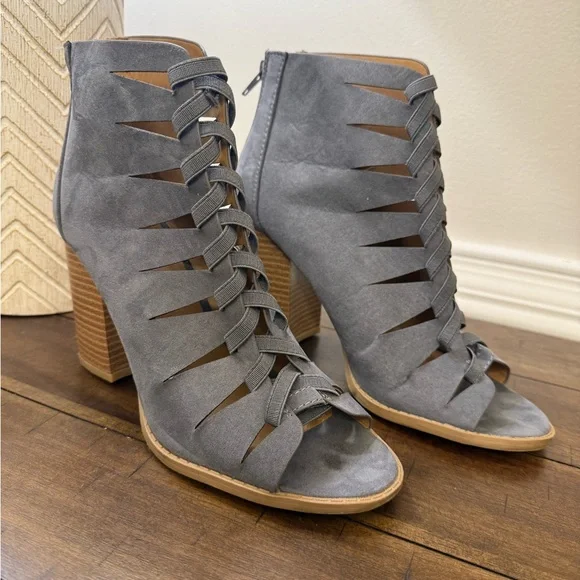 Qupid Gray Heeled Boots size 7.5 - Picture 2 of 10